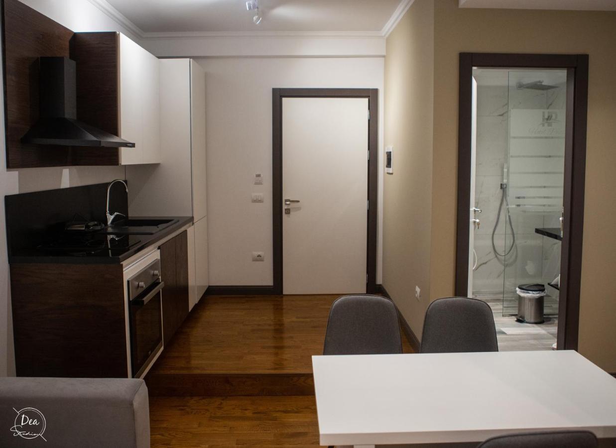 Suite Terrace Rooms & Apartments Korce Exterior foto